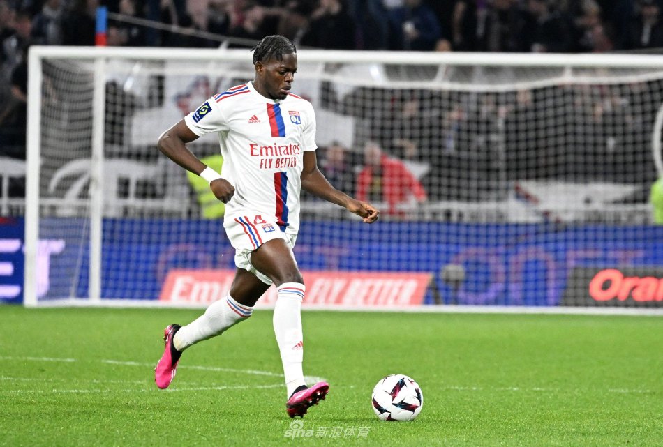 身体对抗更 身体对抗更