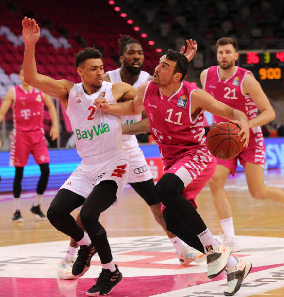 他展示了谦 他展示了谦